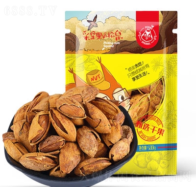 采堅果的松鼠巴旦木堅果干果休閑零食