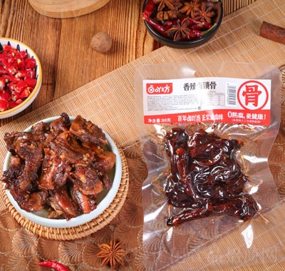鹵鴨坊網紅鹵味零食香辣鹵鎖骨88克