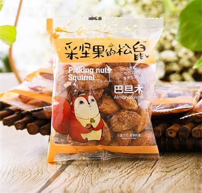采堅果的松鼠堅果休閑食品干果炒貨年貨巴旦木